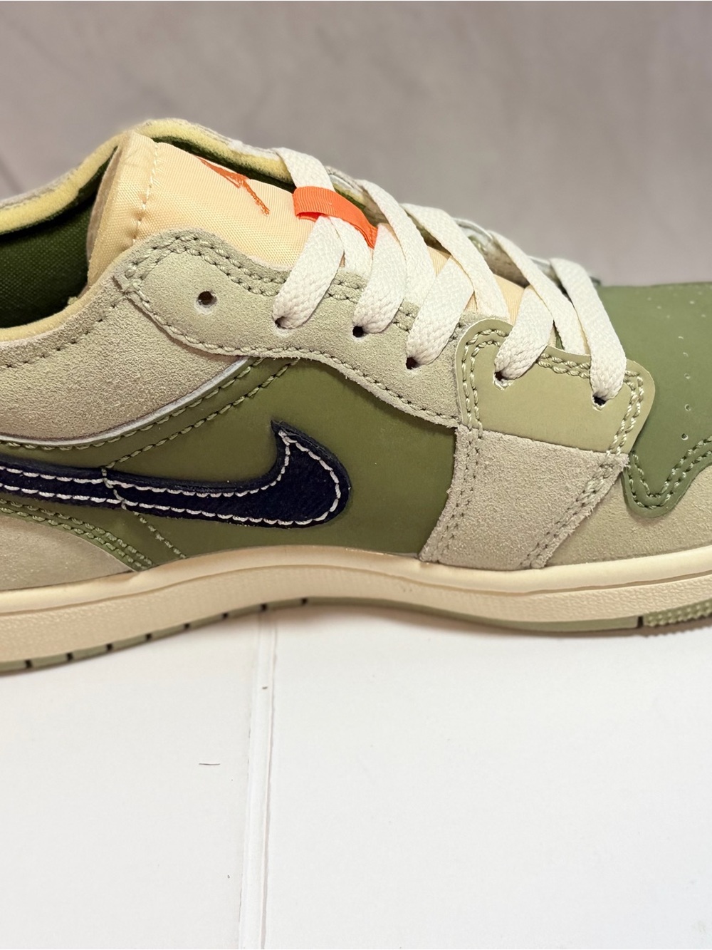 Jordan Kids Sneaker in Olive Green, Cream & Navy